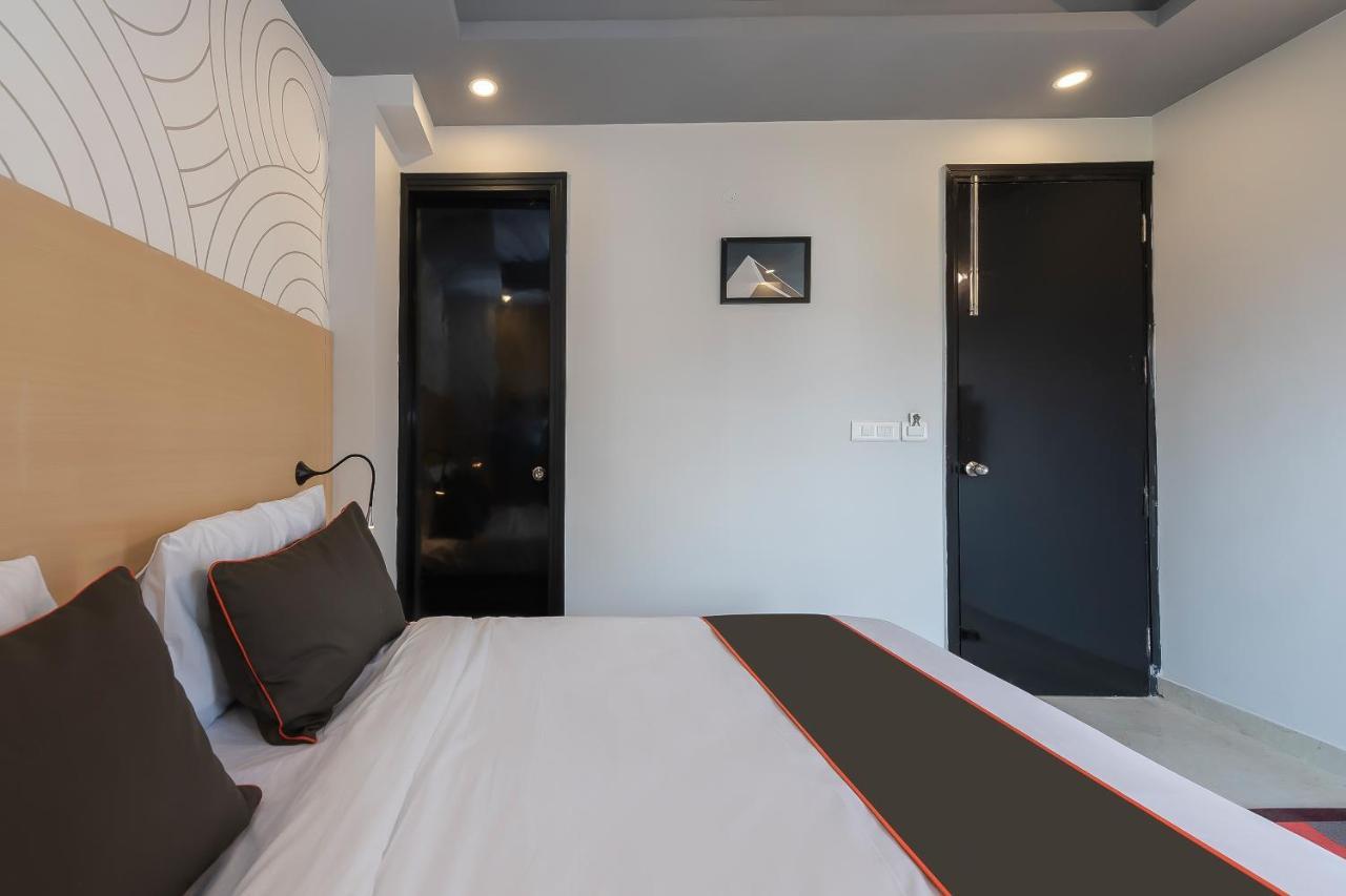 Collection O 162 Vardhman International Otel Gurgaon Dış mekan fotoğraf